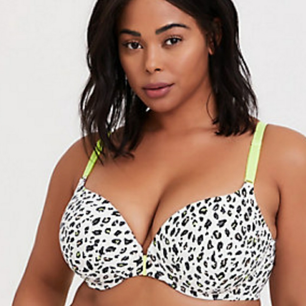 Torrid front closing bra NWOT